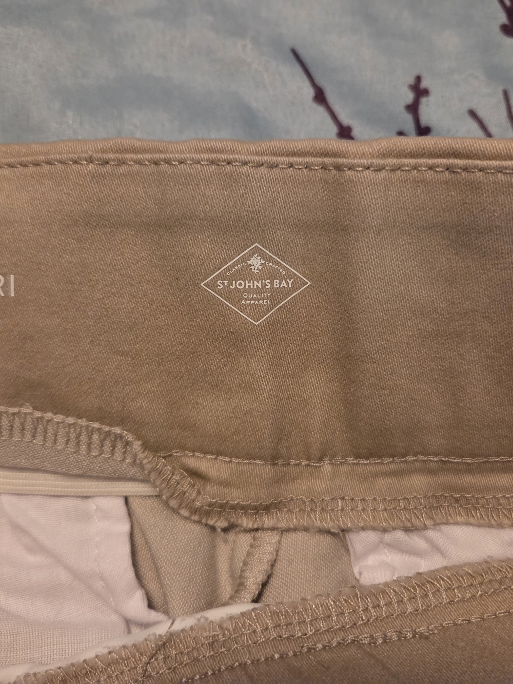 St. John's Bay Beige Capri Pants NWT - Picture 8 of 12